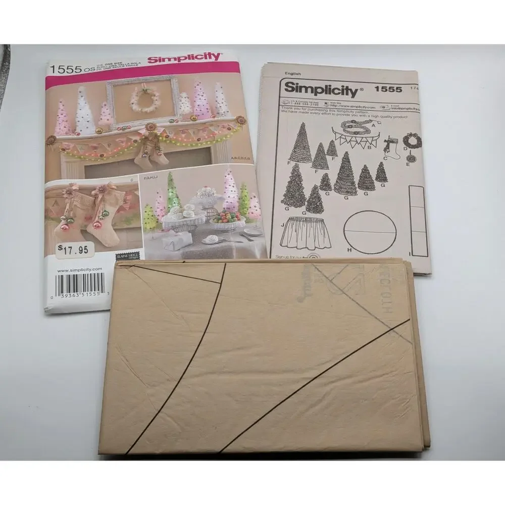 SIMPLICITY Christmas Decorations Pattern One Size Trees Wreath Stockings Decor